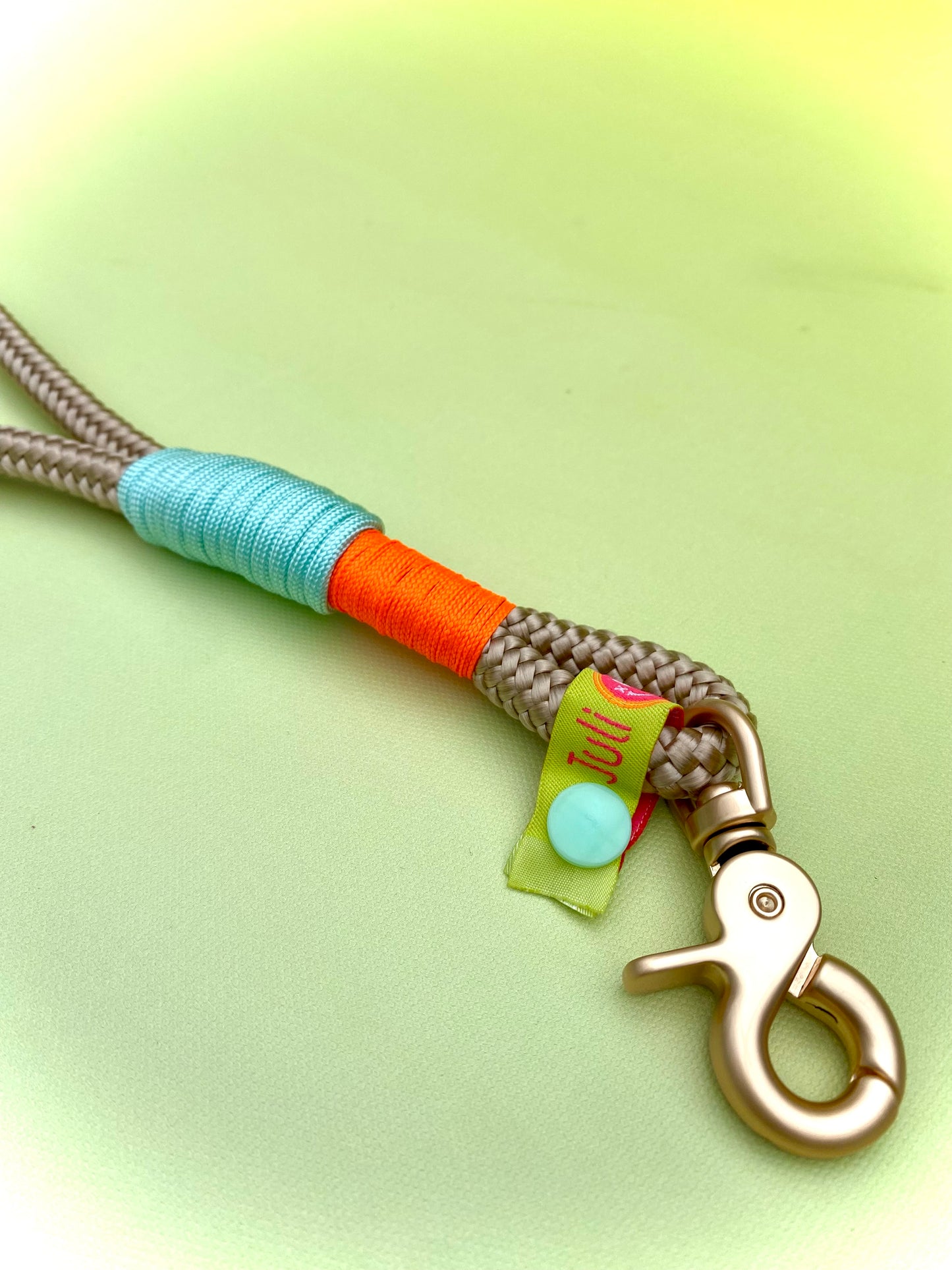 Handycharm und Schlüsselanhänger Karamell-Pfefferminz aus Paracord & Segeltau