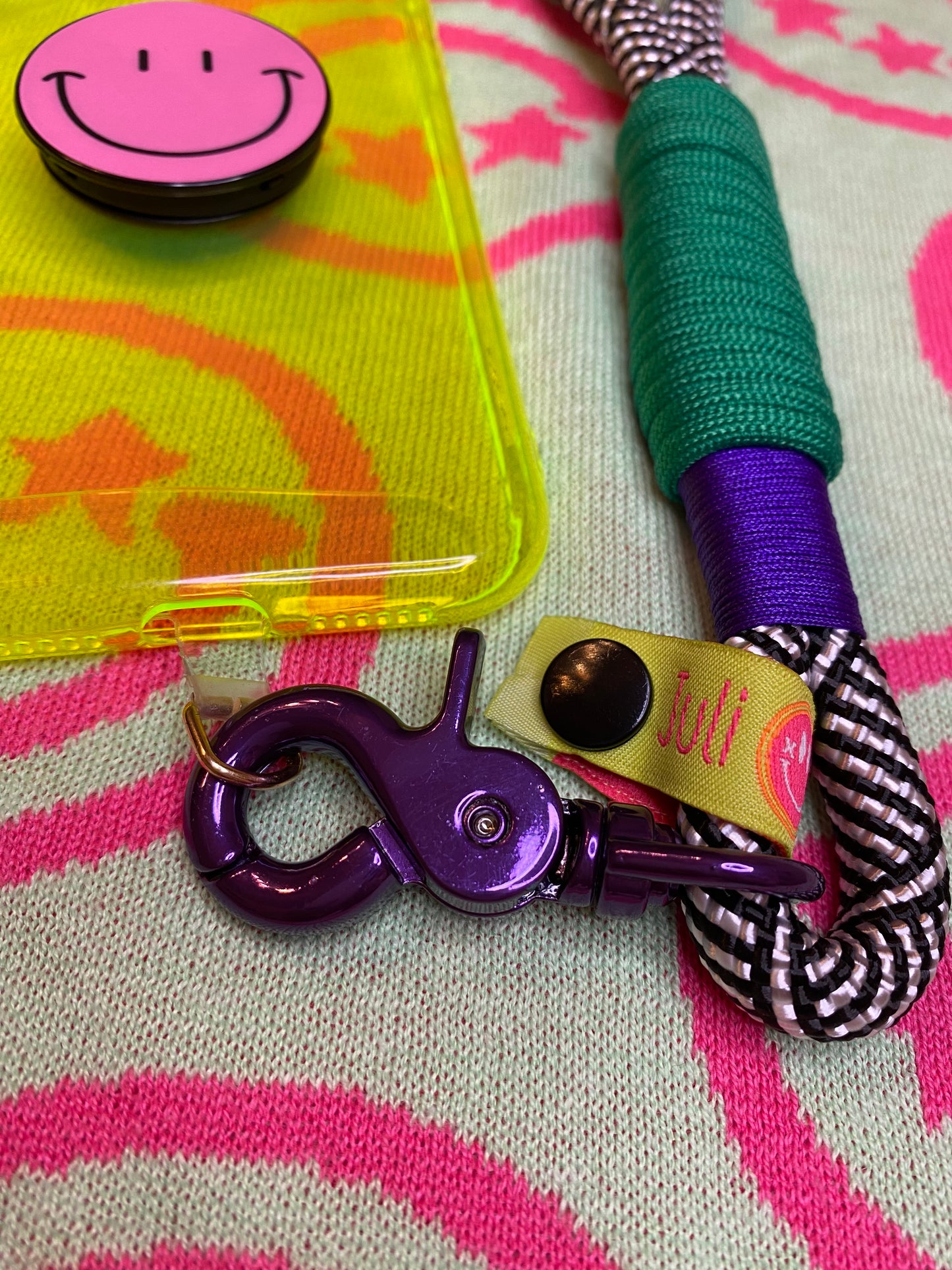 Handycharm und Schlüsselanhänger Mustermix Lila aus Paracord & Segeltau