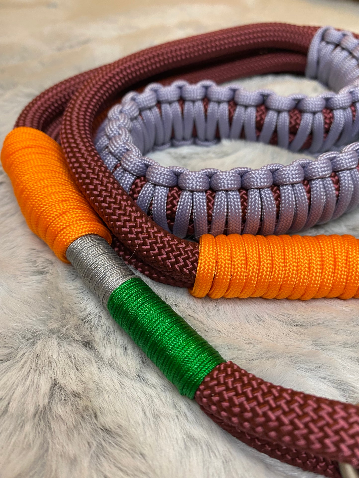 Taschengurt kurz Aubergine trifft Orange aus Paracord & Segeltau