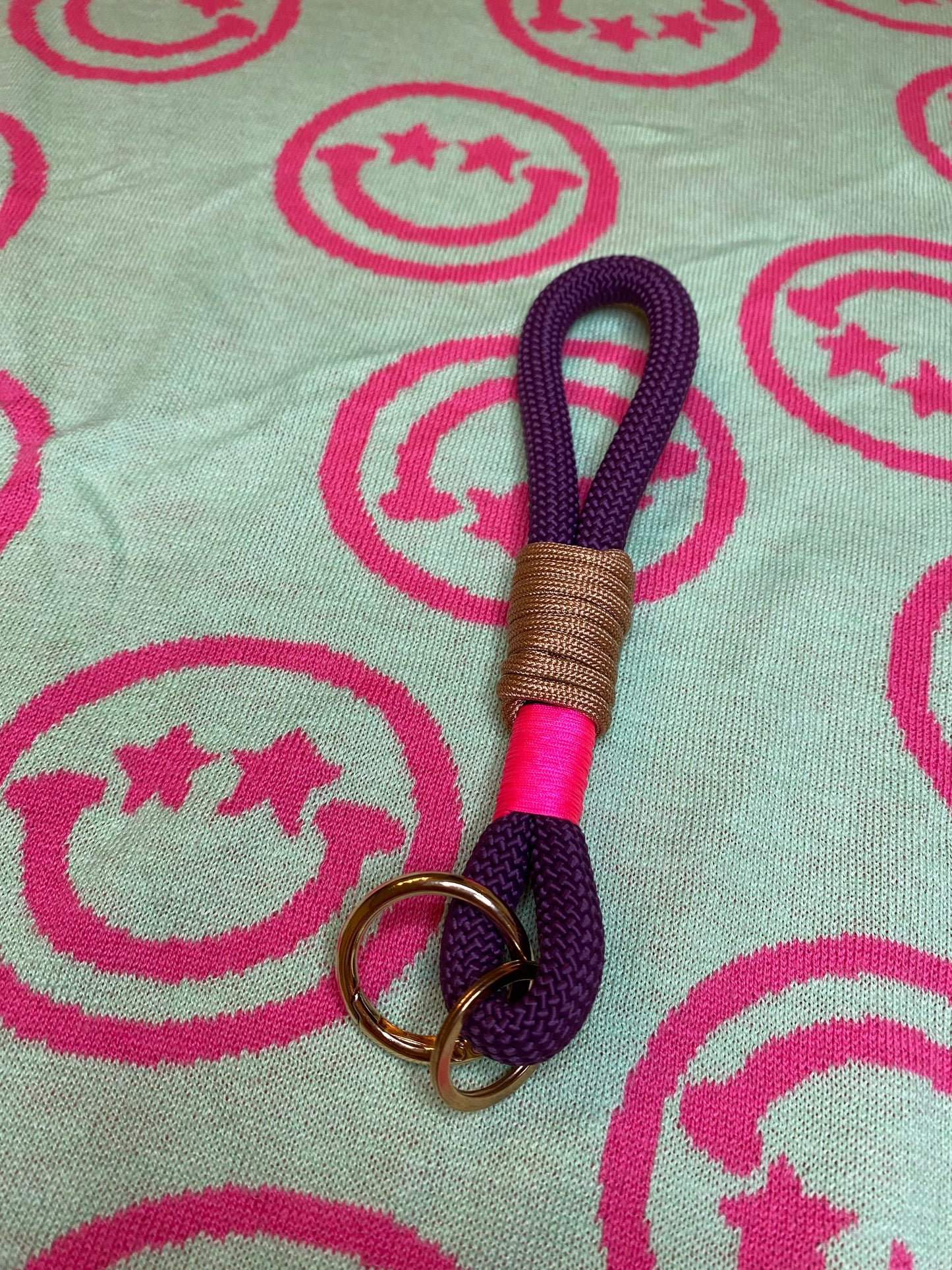 Schlüsselanhänger Lila-Beige aus Paracord & Segeltau
