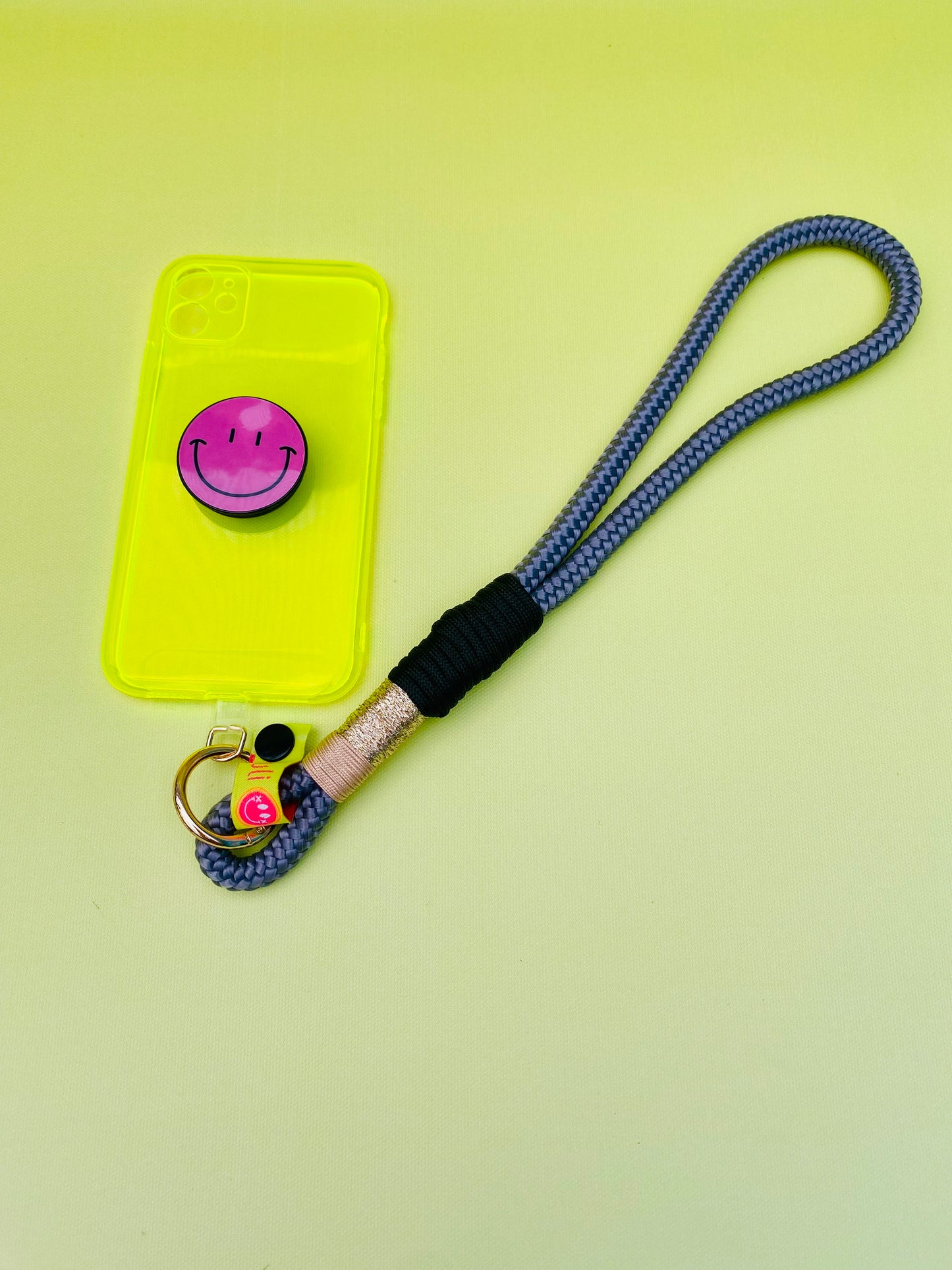 Handycharm und Schlüsselanhänger Graue Eleganz aus Paracord & Segeltau