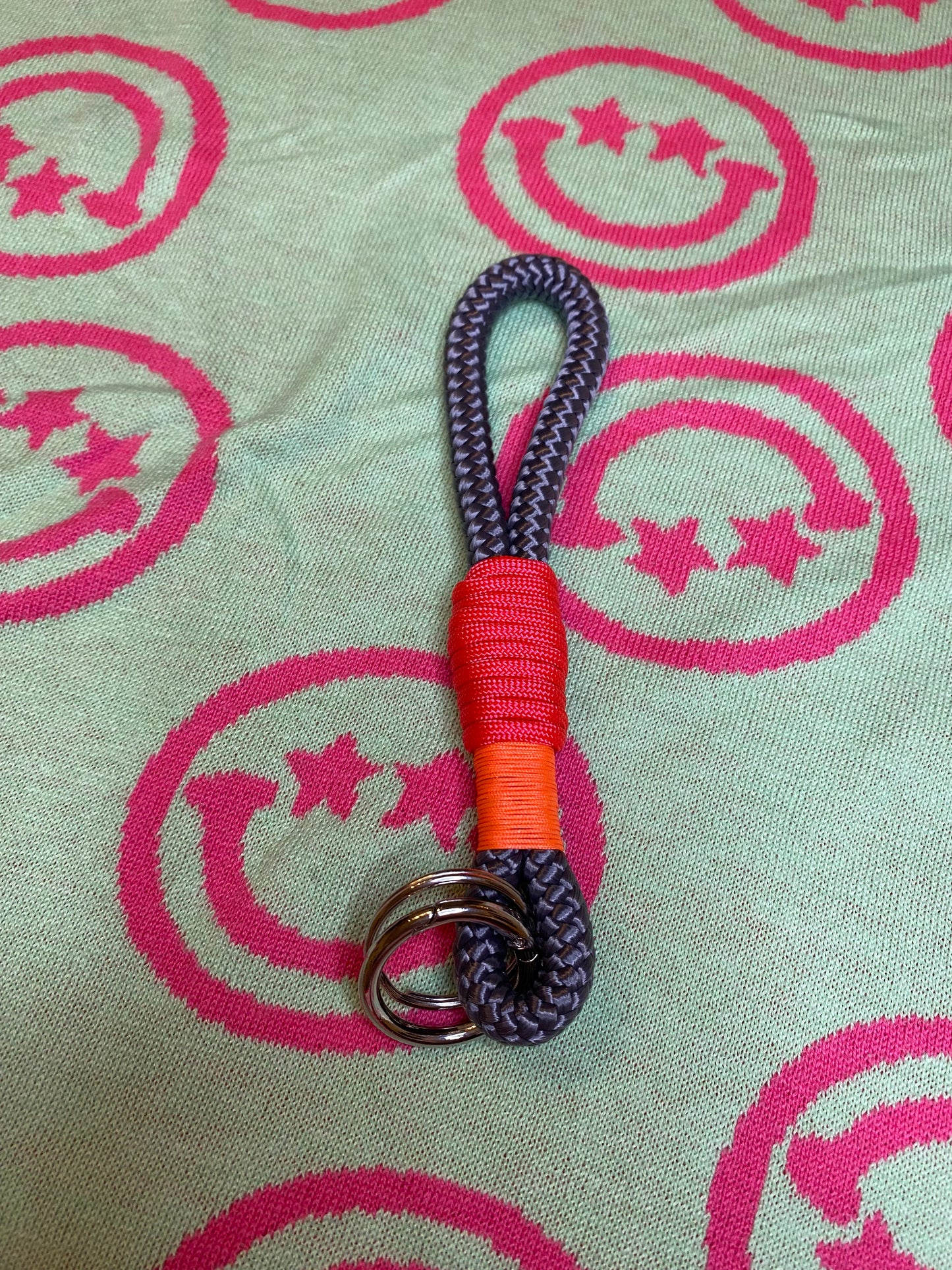 Schlüsselanhänger Grau-Neon aus Paracord & Segeltau