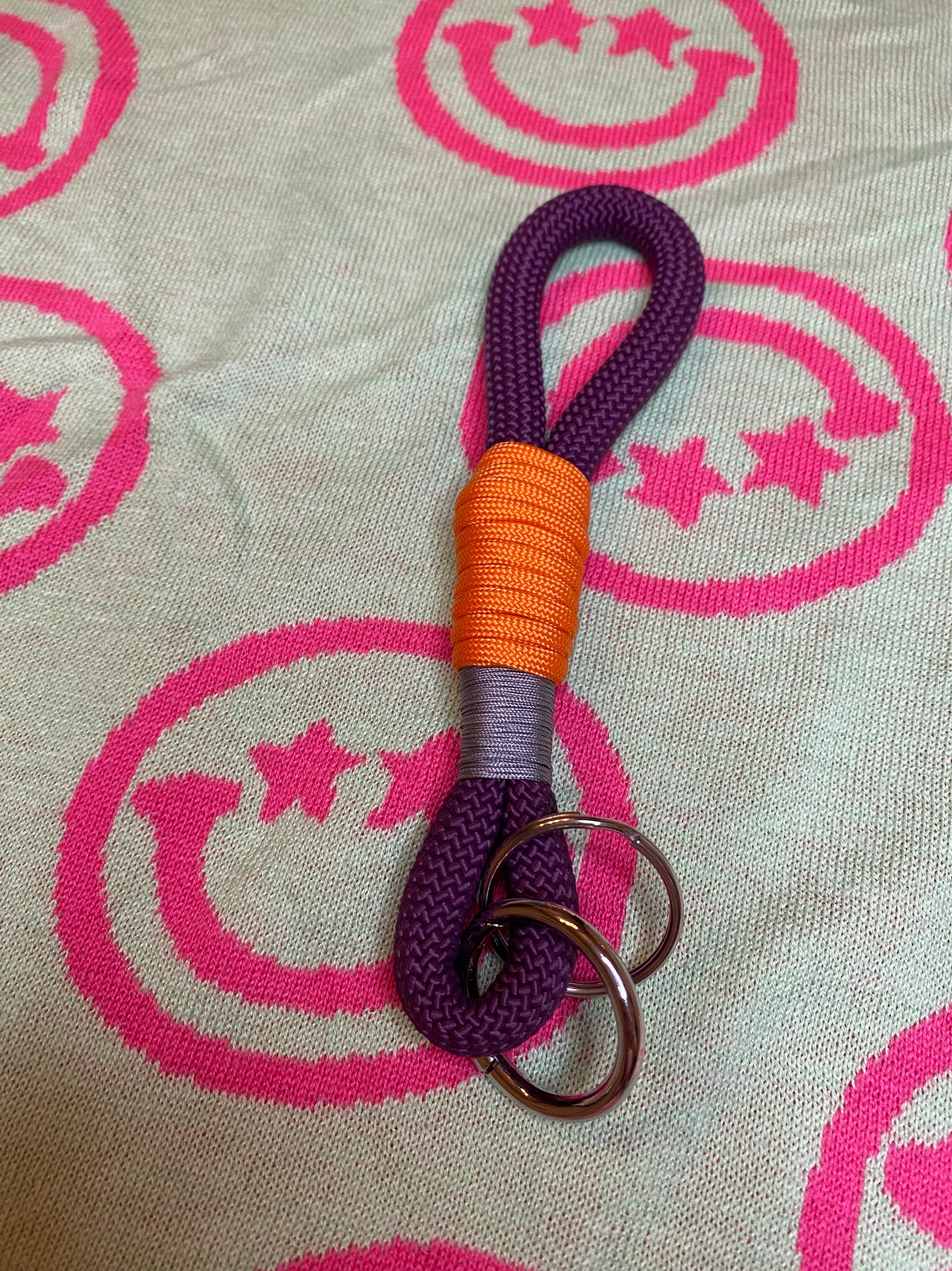 Schlüsselanhänger Lila-Orange aus Paracord & Segeltau