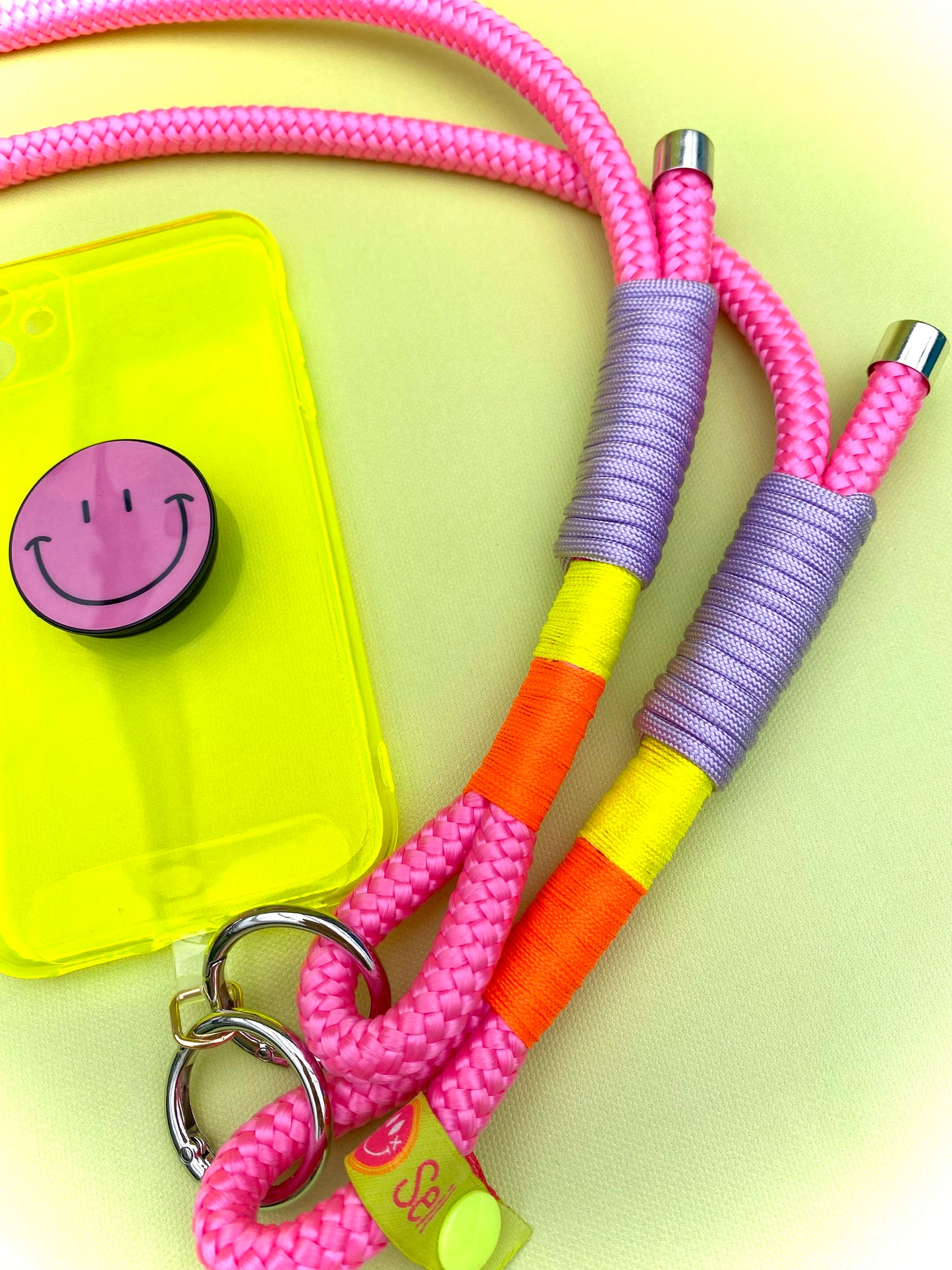 Handykette Himbeere-Heidelbeere aus Paracord & Tauseil