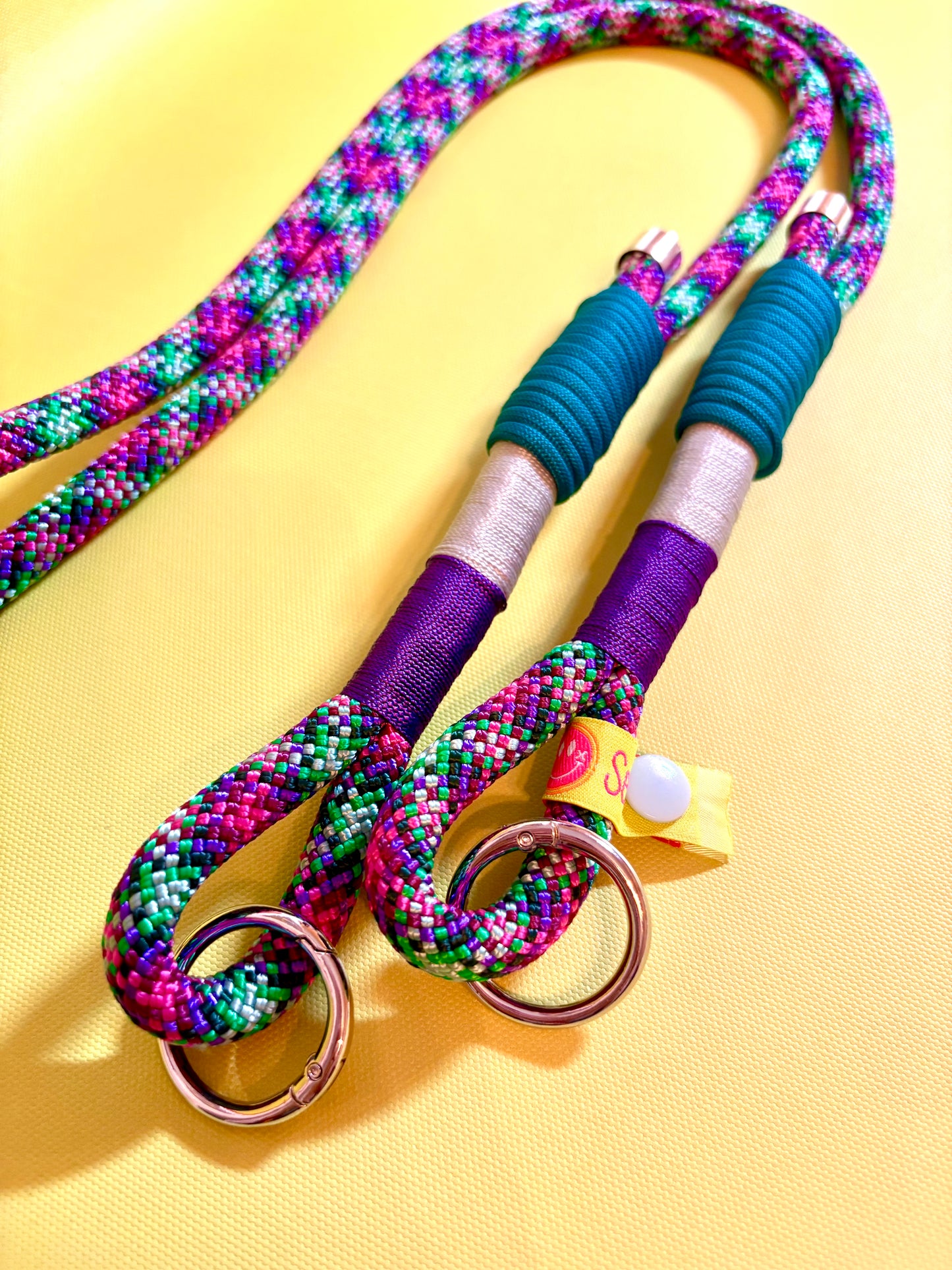 Handykette Beere meets Karo aus Segeltau & Paracord