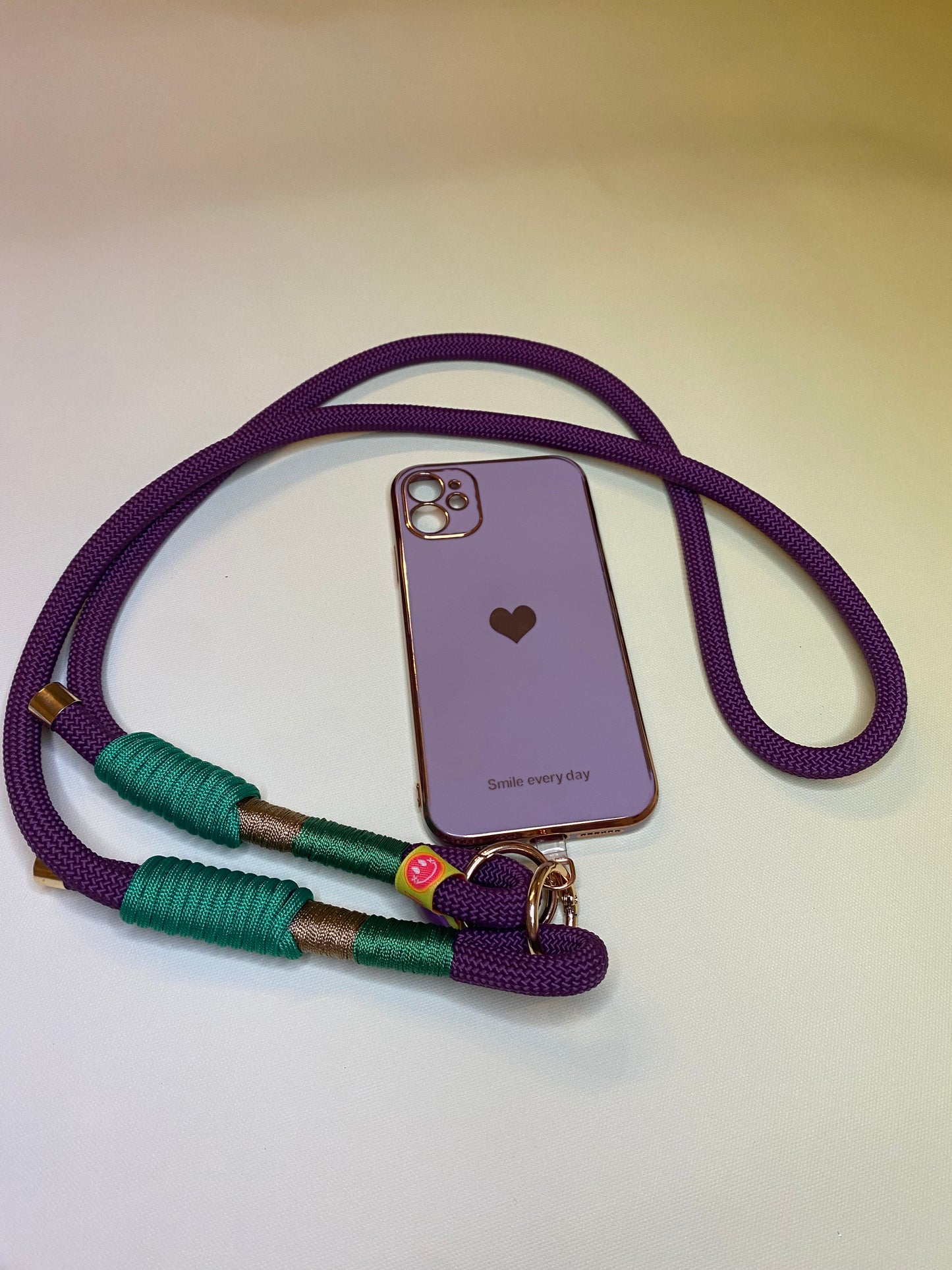 Handykette Green meets lila aus Paracord & Segeltau