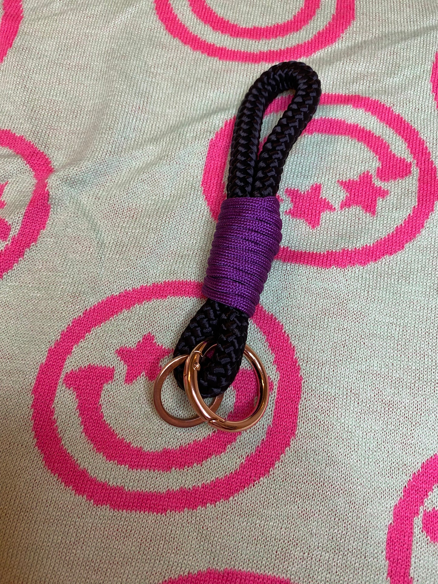 Schlüsselanhänger Schwarz-Lila aus Paracord & Segeltau