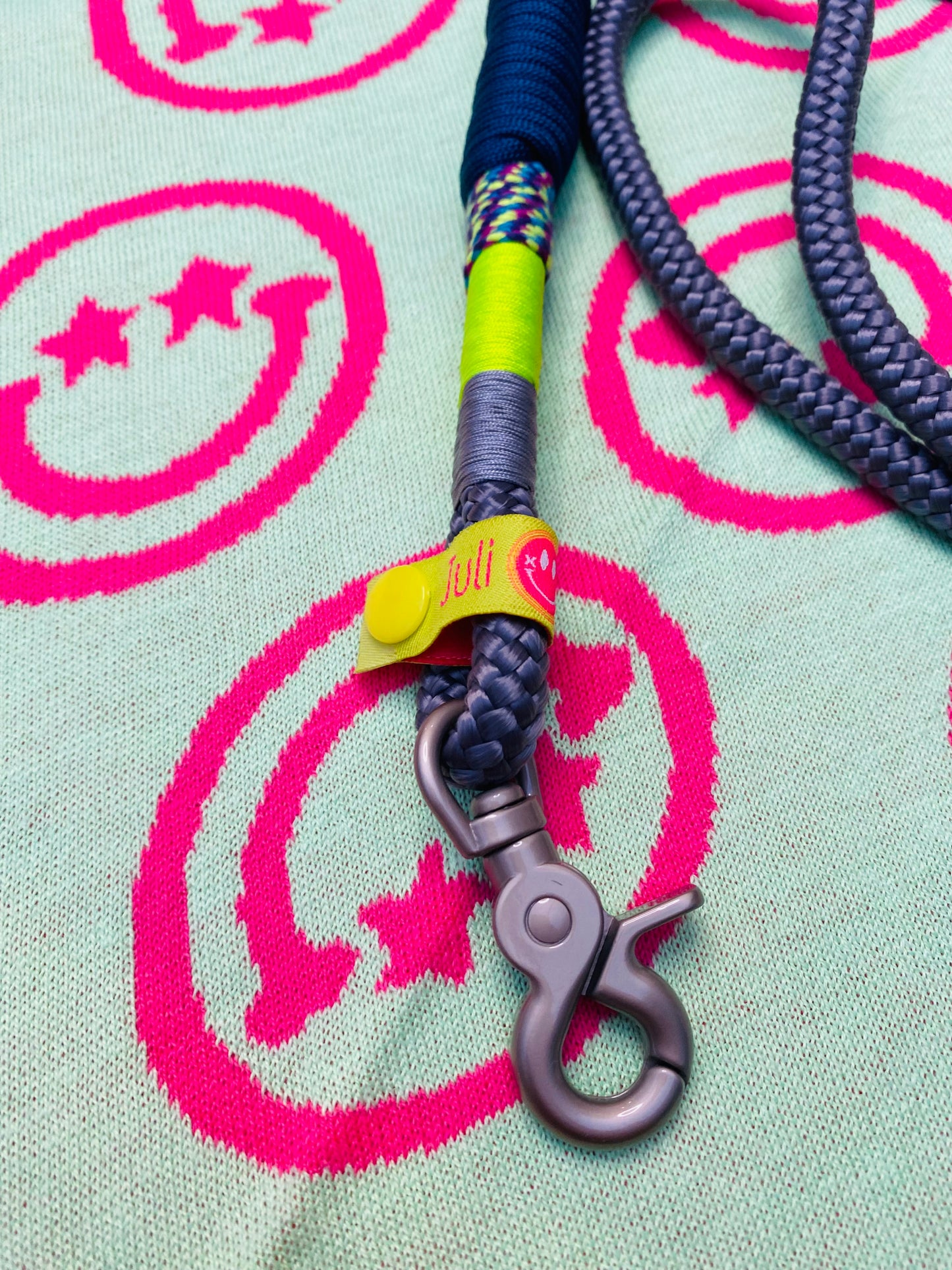 Handyband oder Schlüsselband Blauer Mustermix aus Paracord & Segeltau