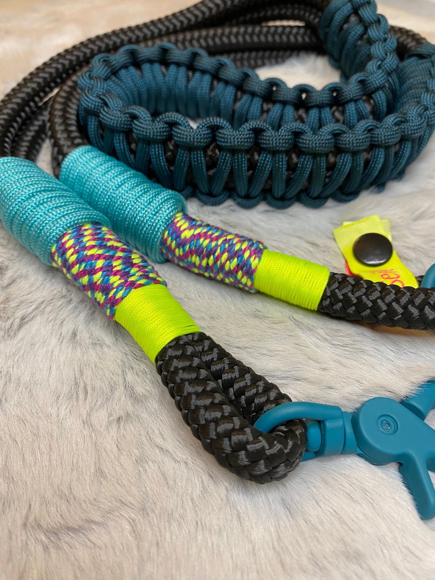 Taschengurt kurz Black meets Petrol aus Paracord & Segeltau
