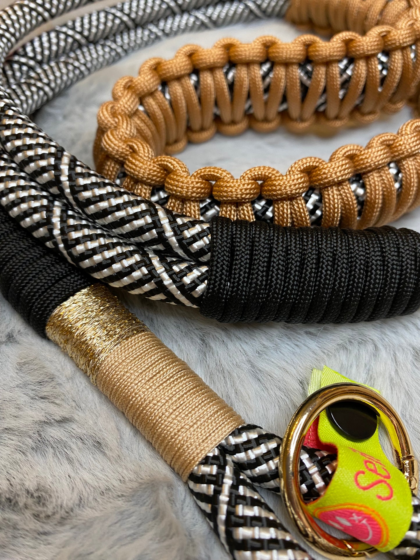 Taschengurt Schwarz-Weiß ganz elegant aus Paracord & Segeltau