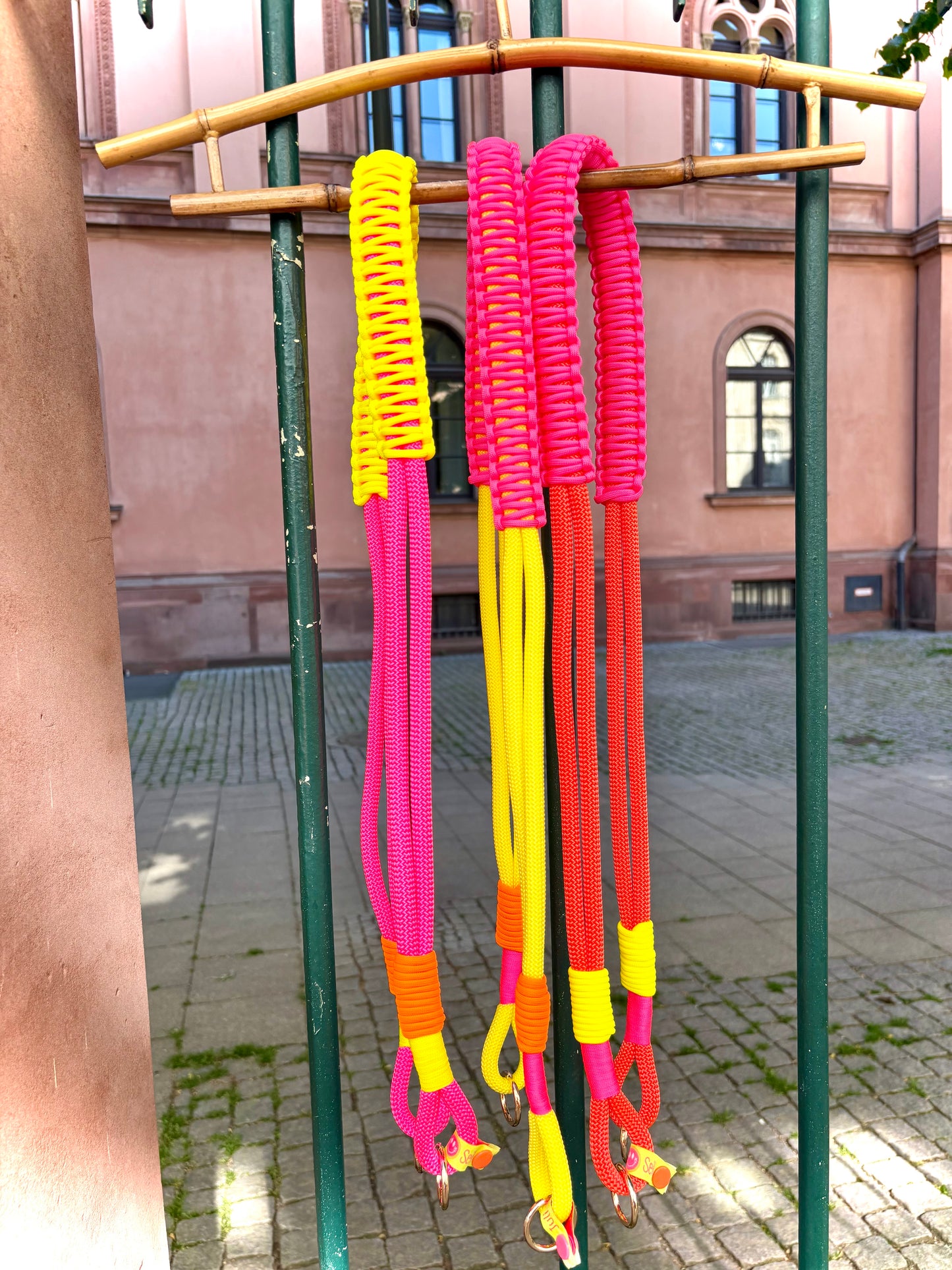 Taschengurt „BÄM“ in Neongelb handmade aus Paracord und Segeltau