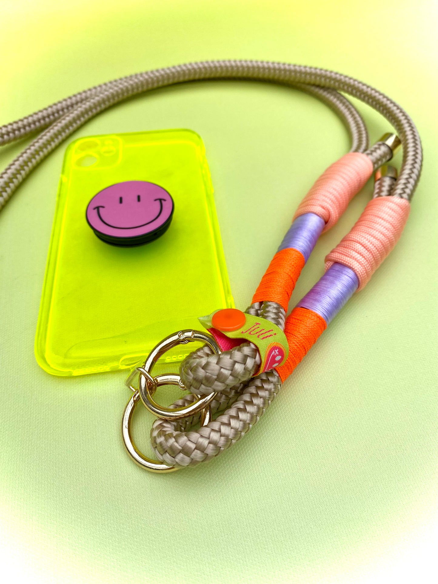 Handykette Karamell-Aprikose aus Paracord & Tauseil