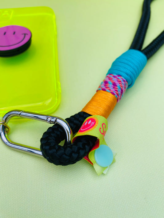 Handycharm und Schlüsselanhänger Funky 90s aus Paracord & Segeltau
