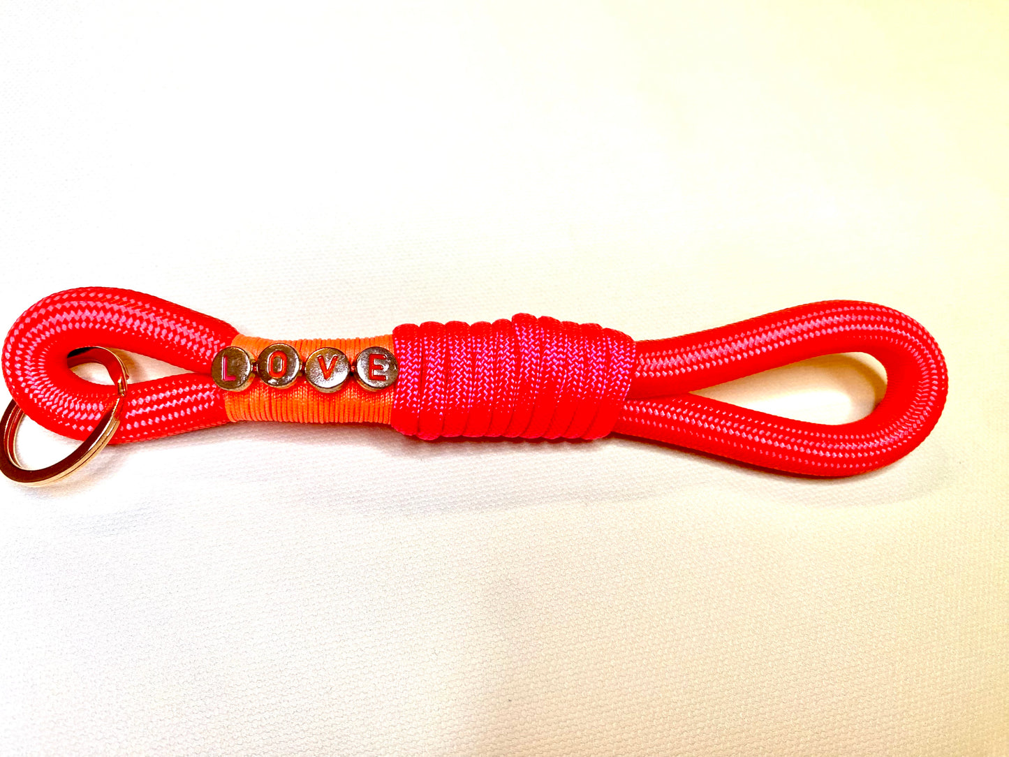 Handmade Schlüsselanhänger LOVE aus Paracord
