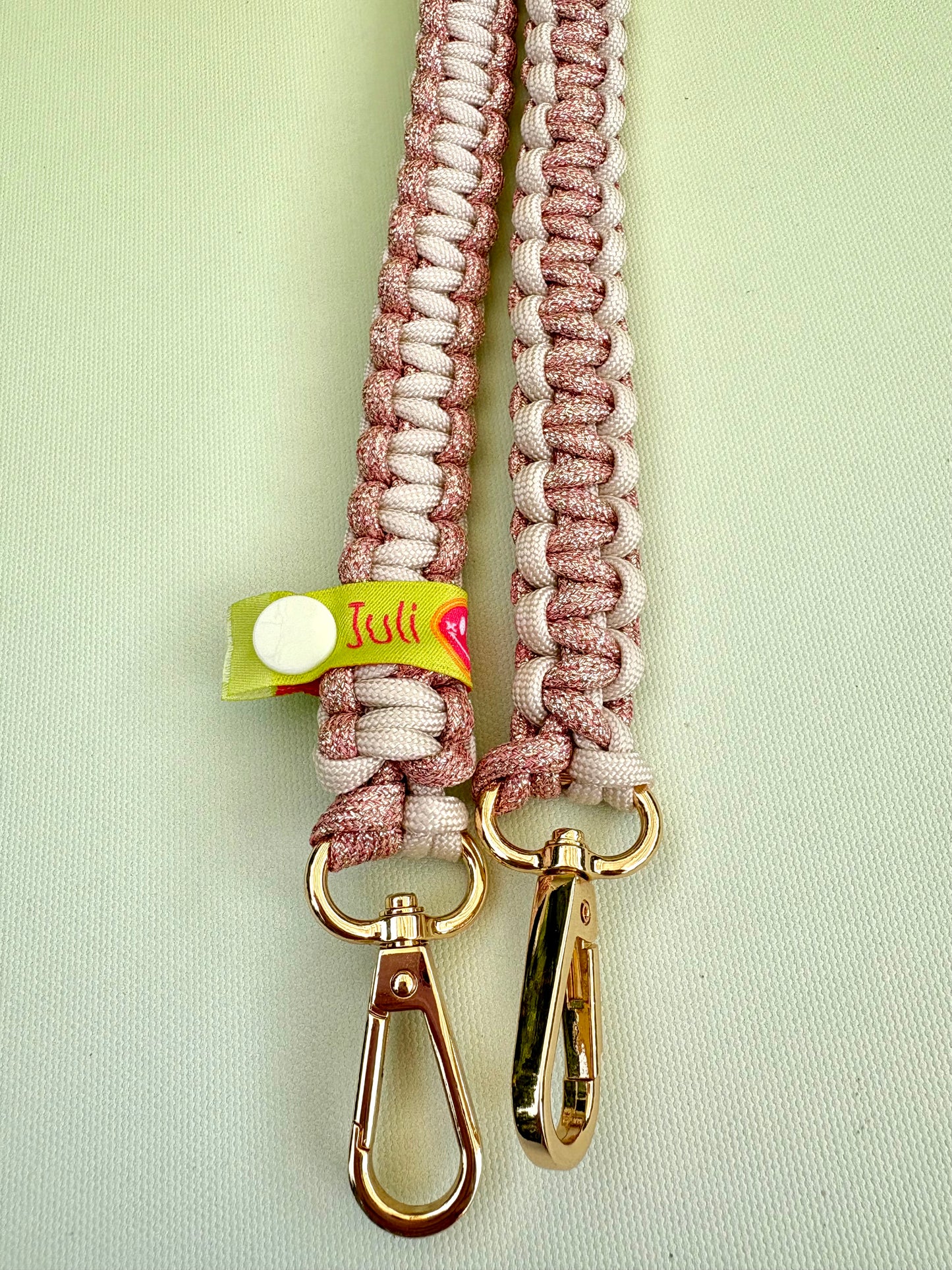 Handykette Makramee Glitzer Rosé Champagner aus Paracord