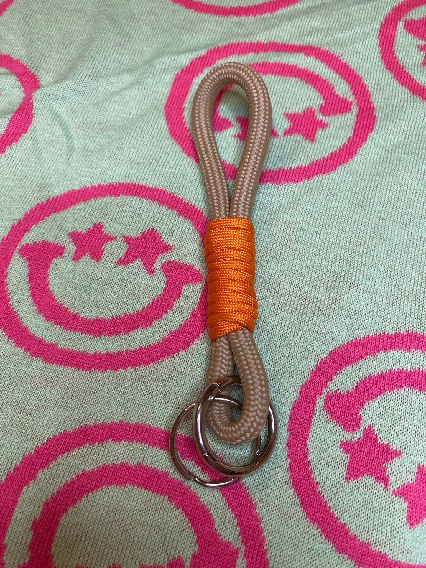 Schlüsselanhänger Beige-Orange aus Paracord & Segeltau