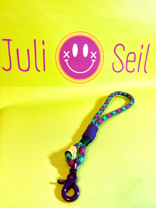 Handycharm und Schlüsselanhänger Beere meets Karo aus Tauseil & Paracord