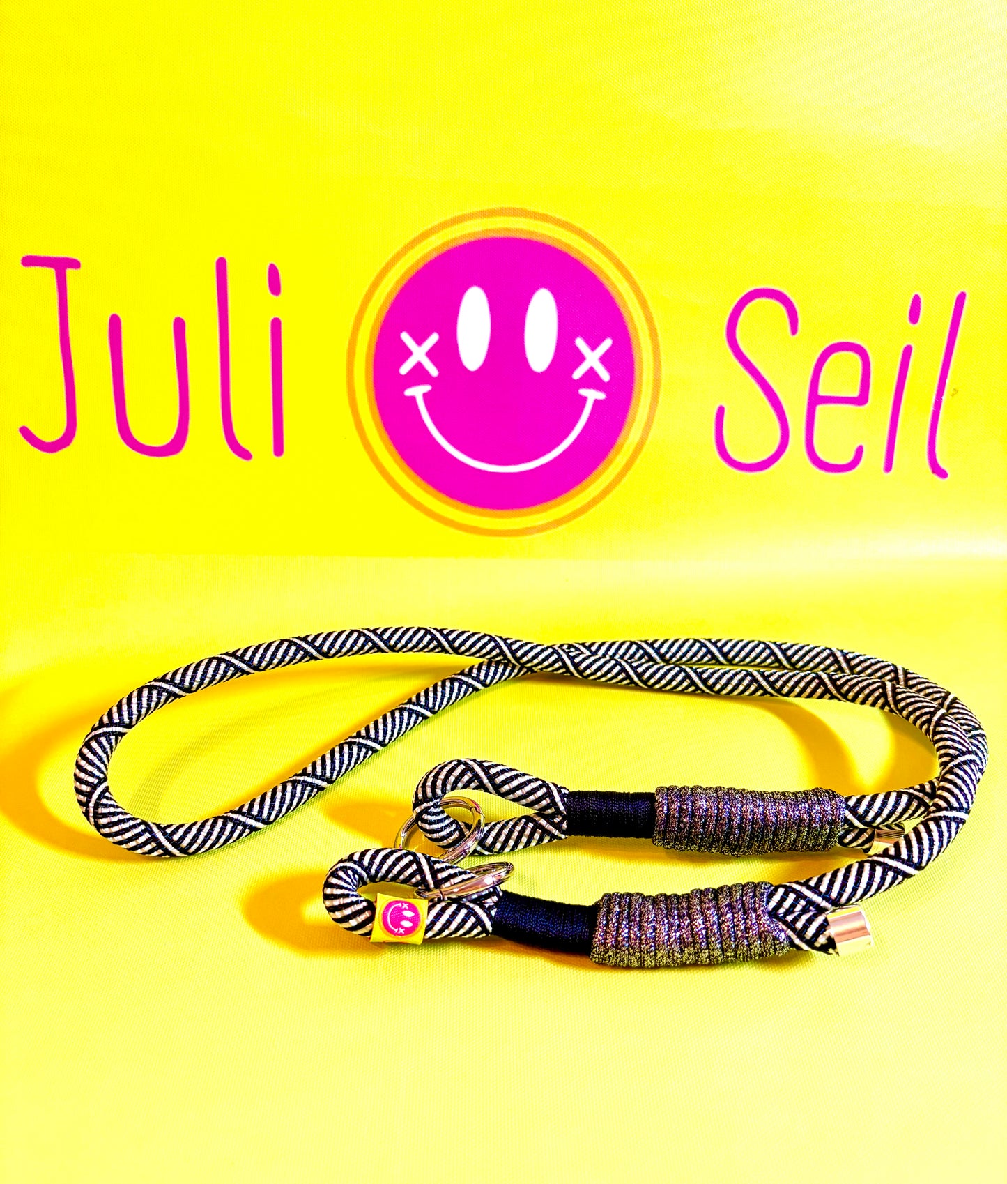 Handykette Glitzernder Mustermix aus Tauseil & Paracord