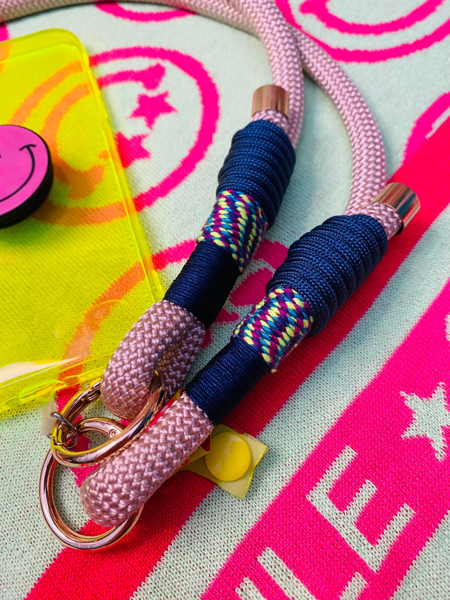 Handykette Blauer Mustermix aus Paracord & Segeltau