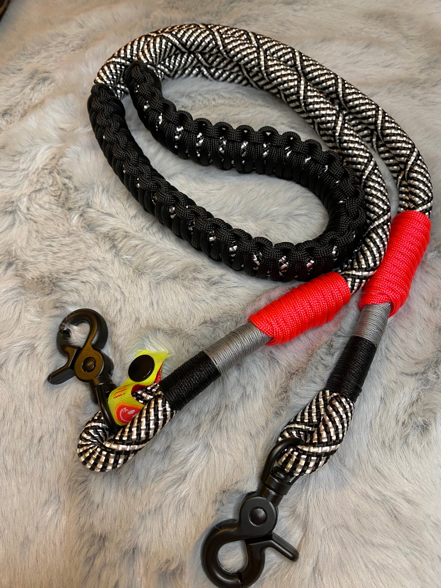 Taschengurt kurz Black & White meets Neon aus Paracord und Segeltau