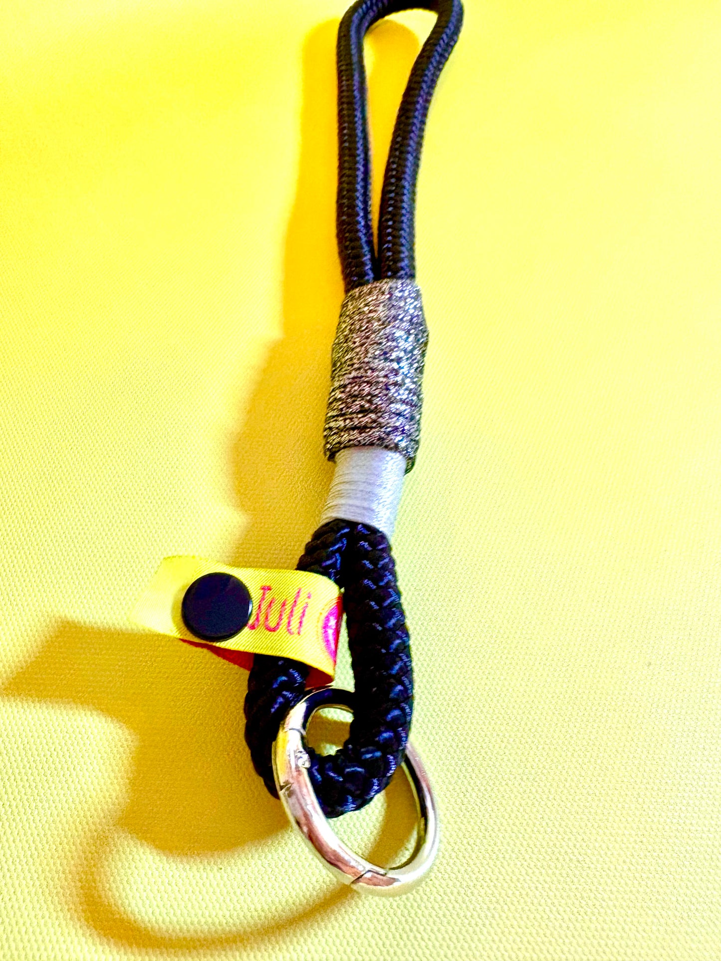 Handycharm und Schlüsselanhänger Schwarz im Glitzerfieber aus Segeltau & Paracord