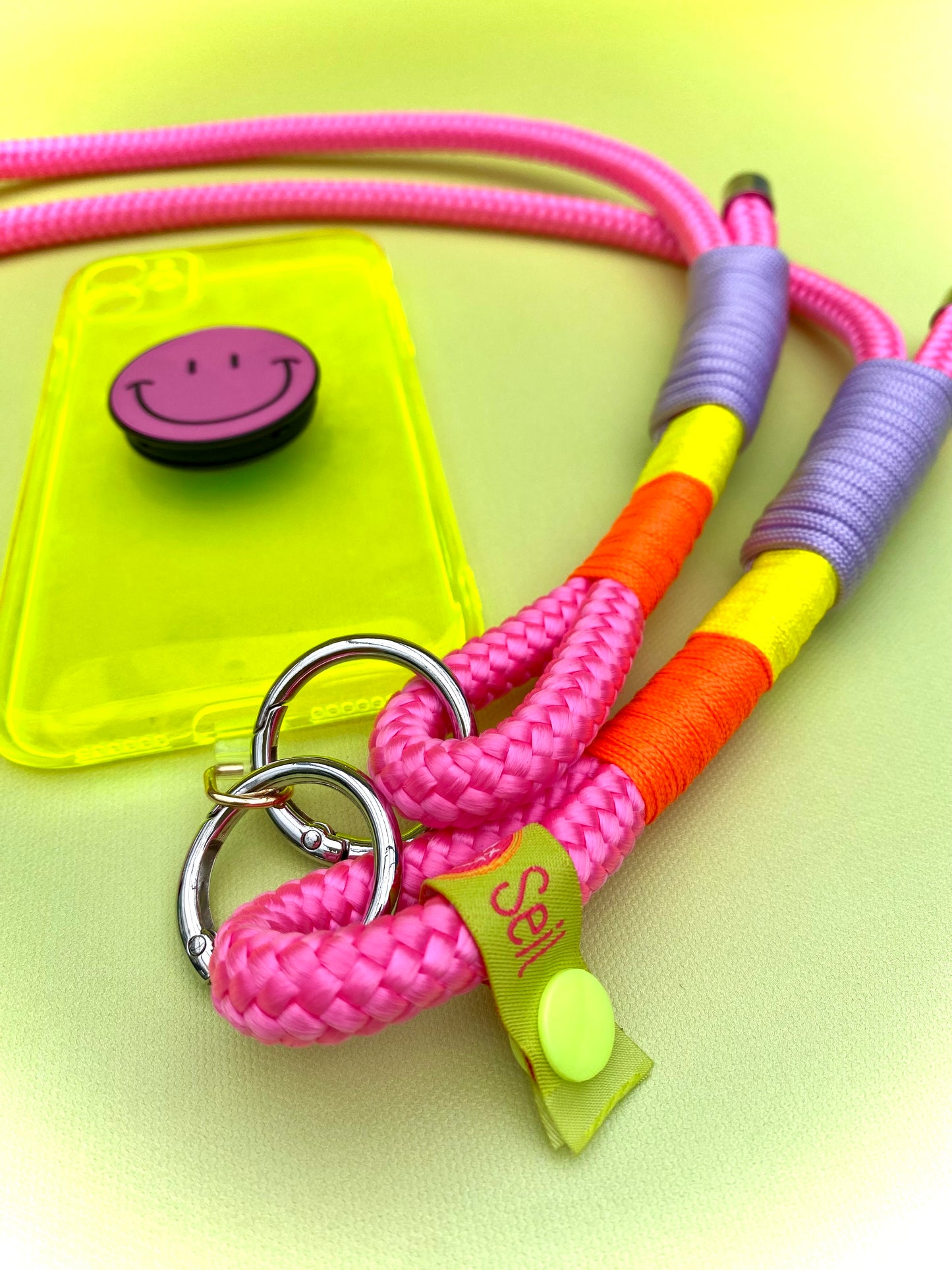 Handykette Himbeere-Heidelbeere aus Paracord & Tauseil