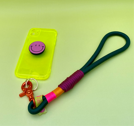 Handycharm und Schlüsselanhänger Waldbeere aus Paracord & Segeltau