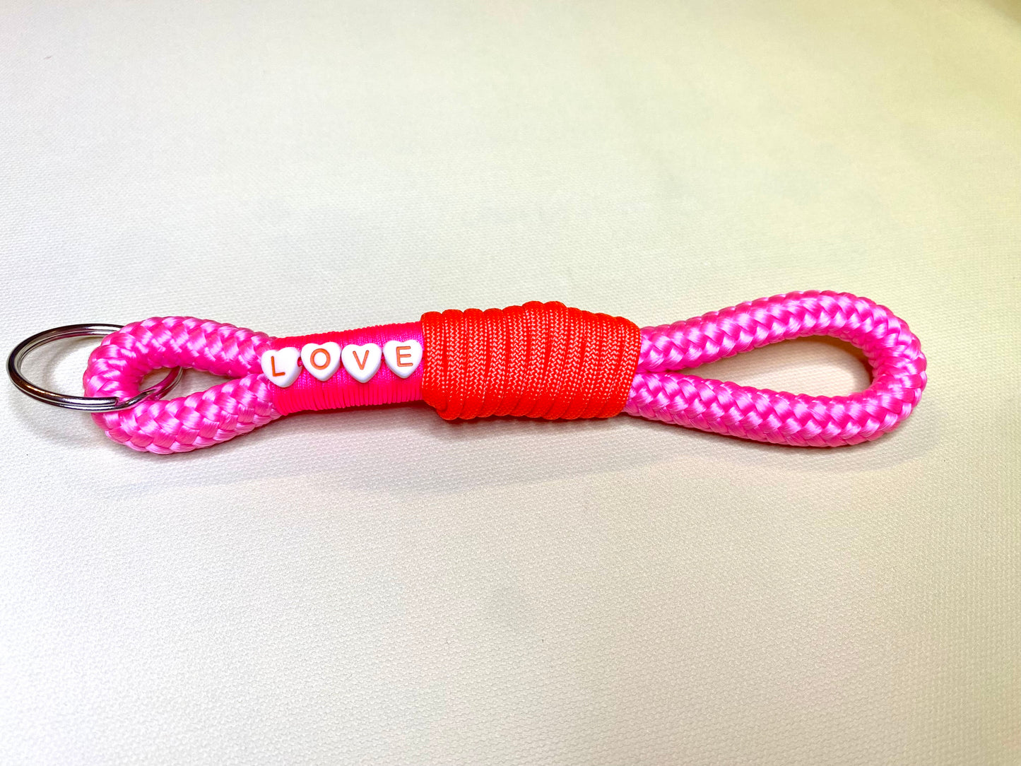 Handmade Schlüsselanhänger LOVE aus Paracord