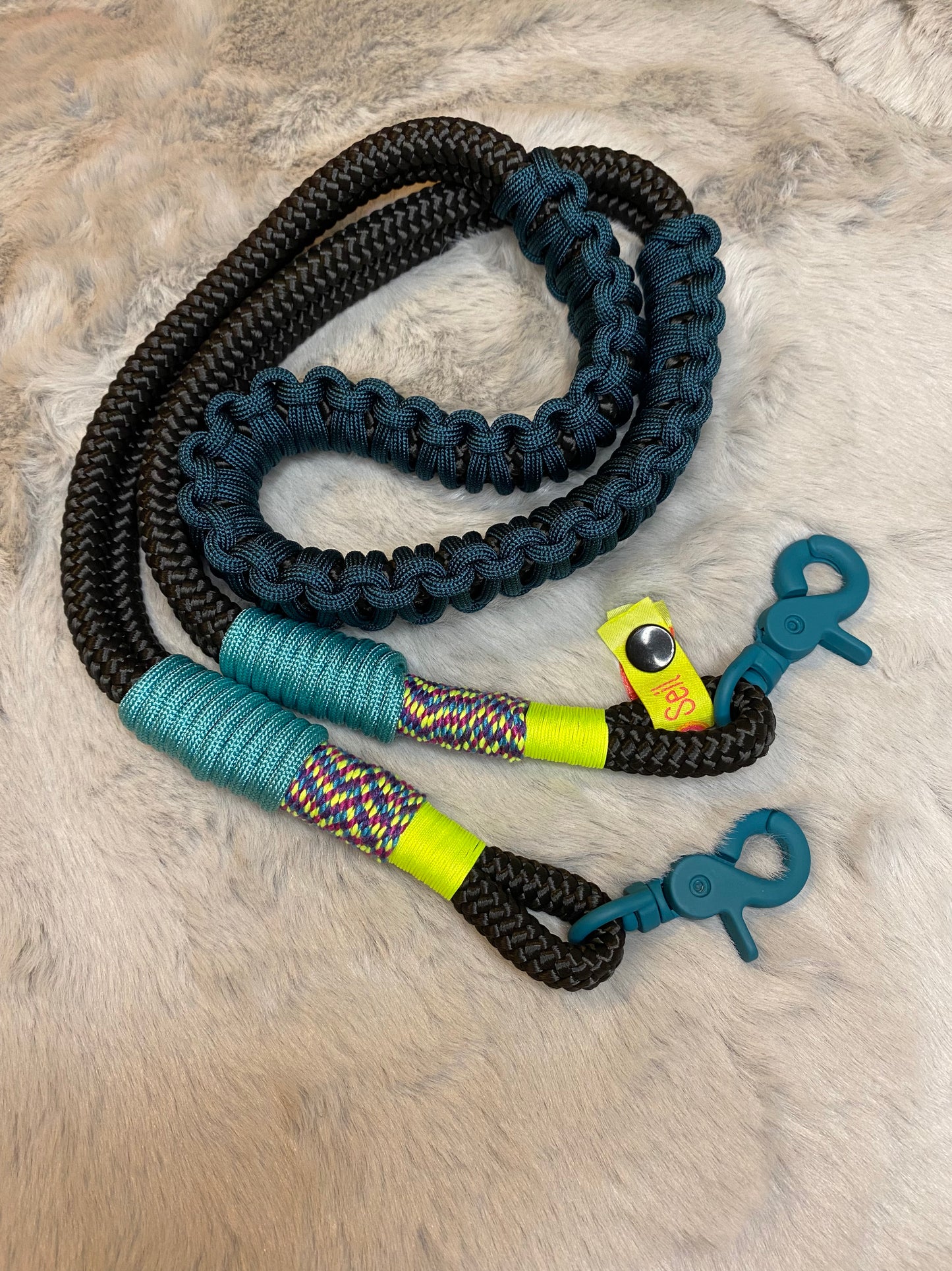 Taschengurt kurz Black meets Petrol aus Paracord & Segeltau