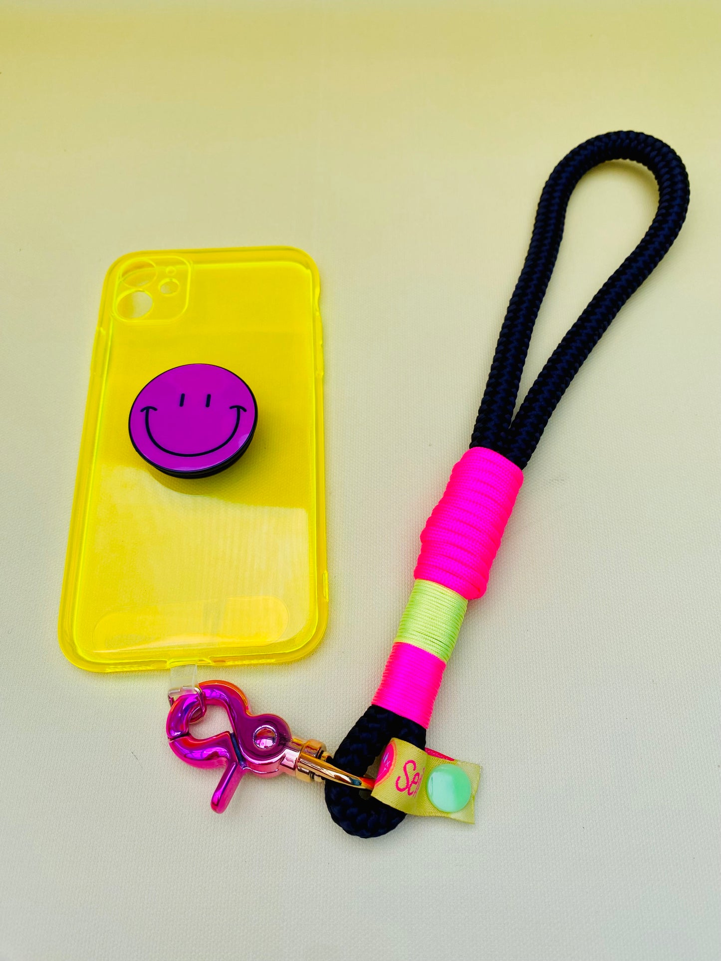 Handycharm und Schlüsselanhänger Neon in the dark aus Paracord & Segeltau