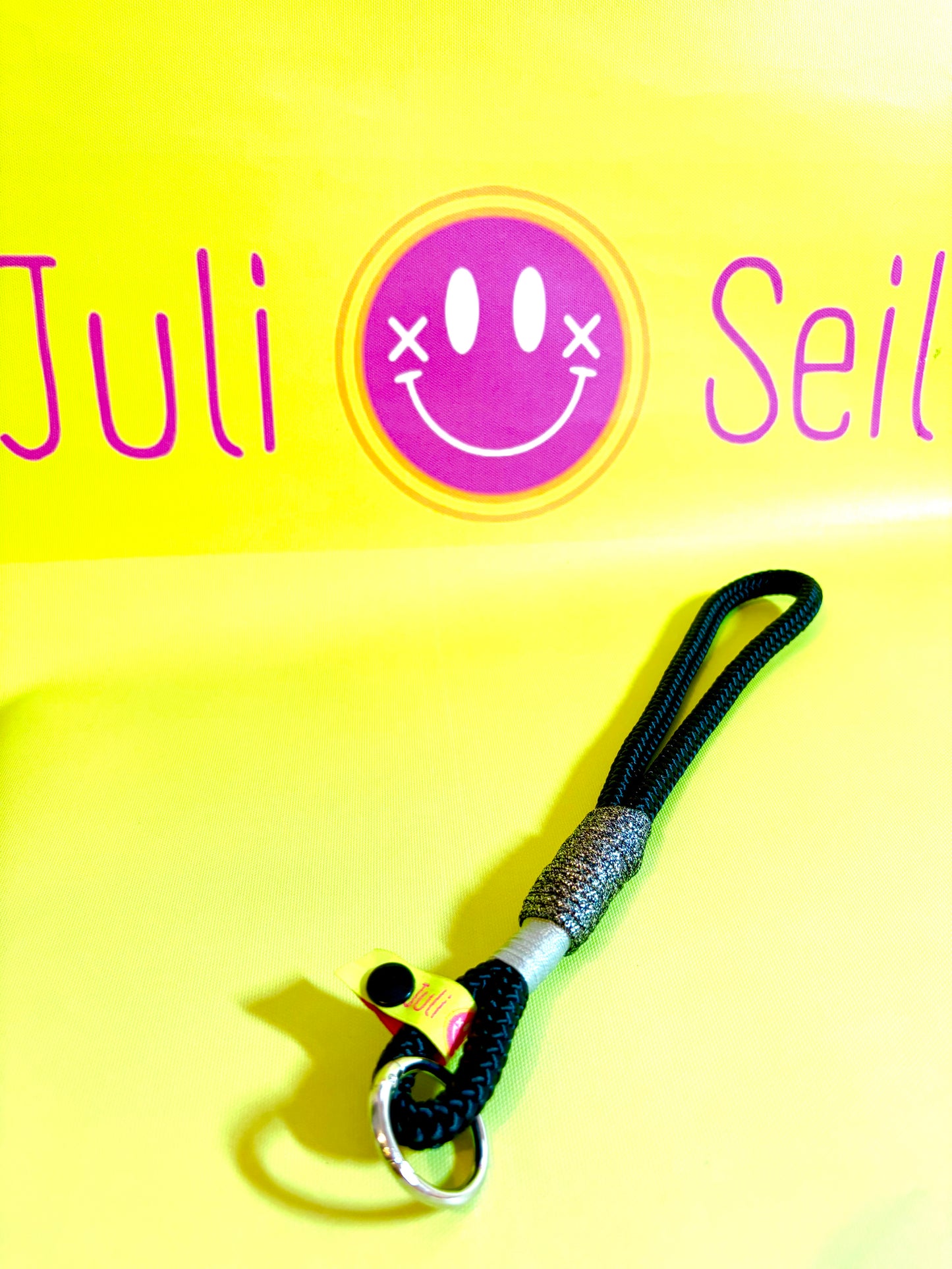 Handycharm und Schlüsselanhänger Schwarz im Glitzerfieber aus Segeltau & Paracord