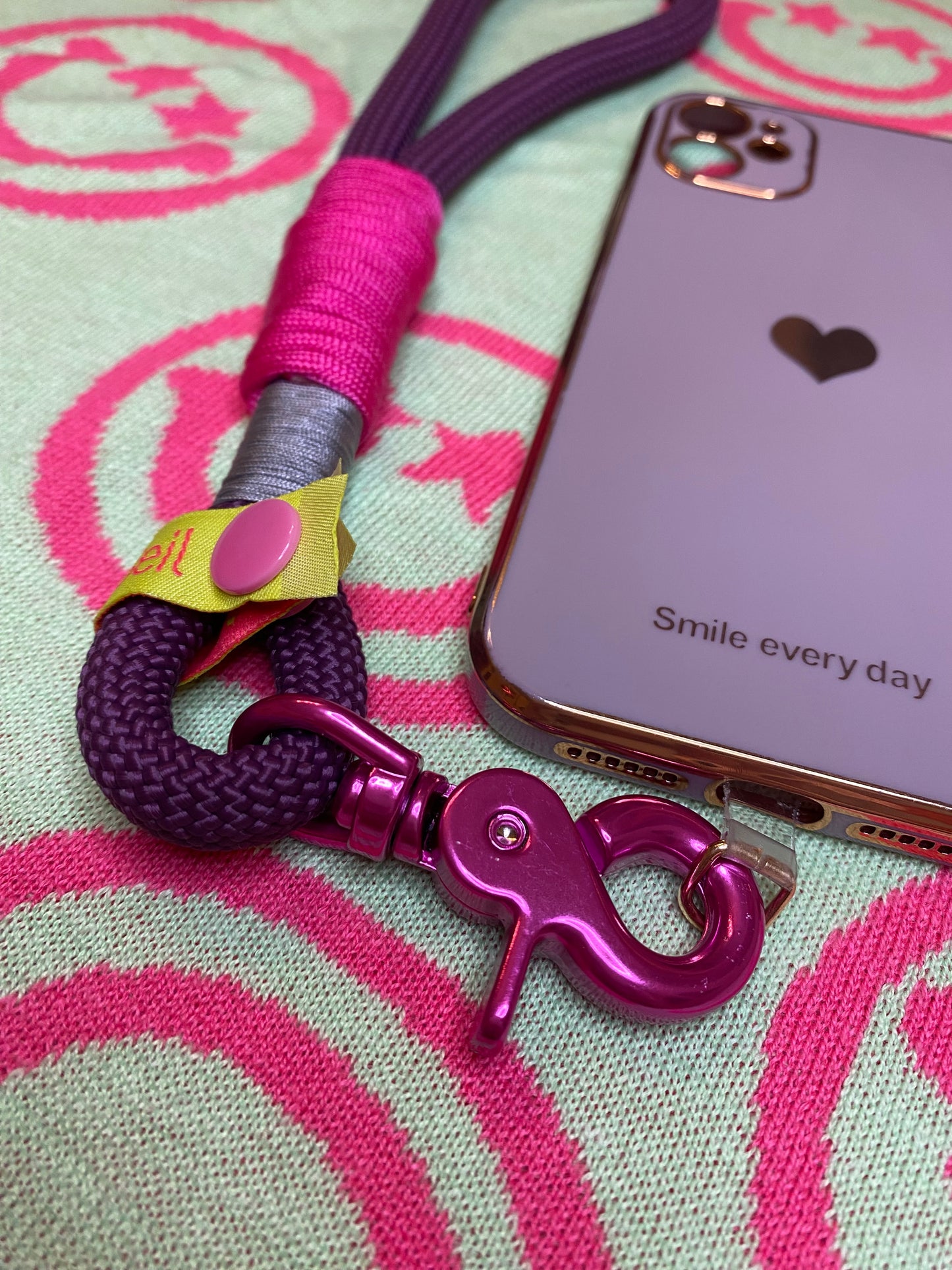 Handycharm und Schlüsselanhänger Lila loves Pink aus Paracord & Segeltau