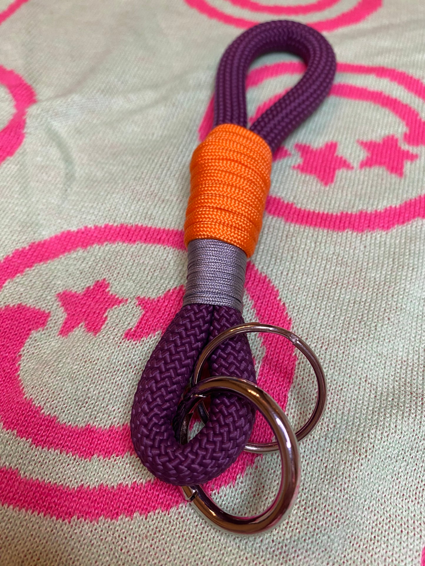 Schlüsselanhänger Lila-Orange aus Paracord & Segeltau
