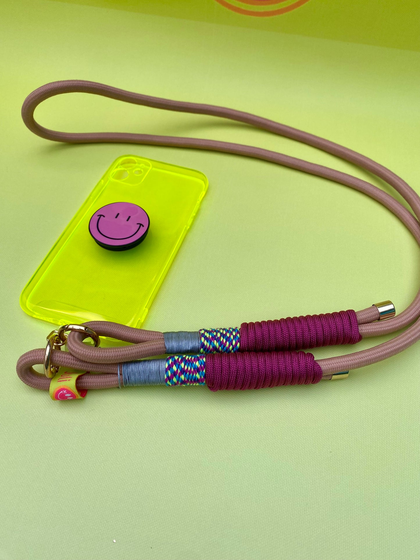 Handykette Wild Berry aus Paracord & Segeltau