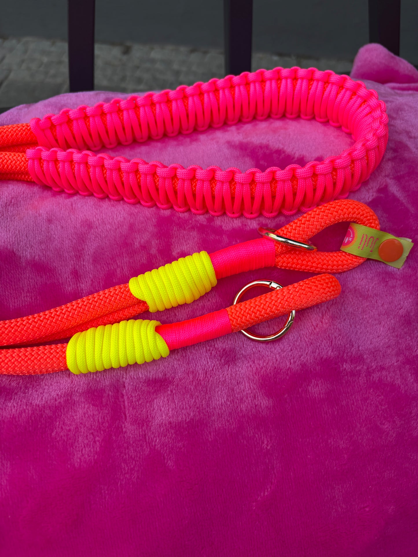 Taschengurt „BÄM“ in Neonorange  handmade aus Paracord und Segeltau