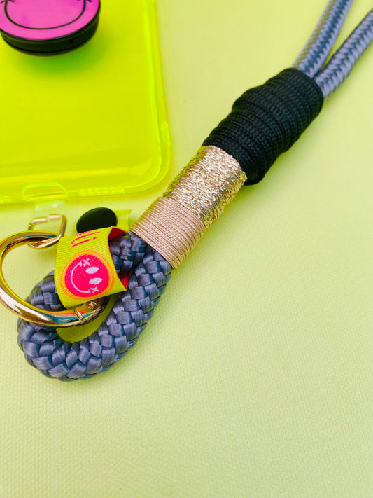Handycharm und Schlüsselanhänger Graue Eleganz aus Paracord & Segeltau
