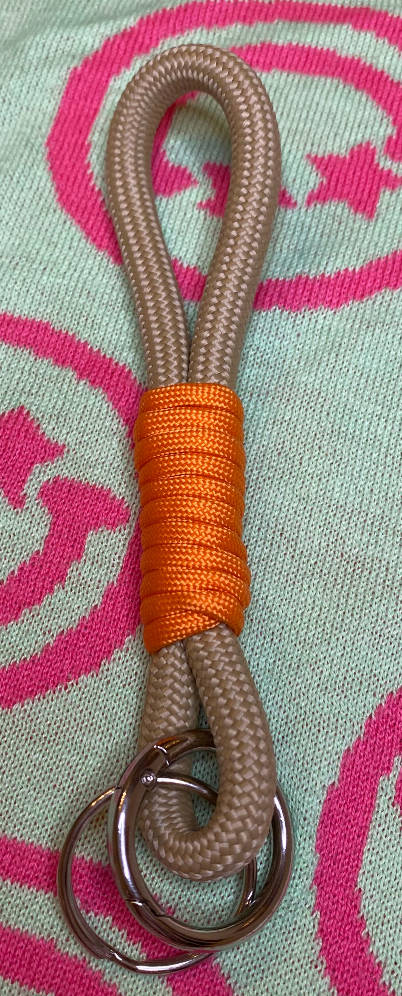 Schlüsselanhänger Beige-Orange aus Paracord & Segeltau