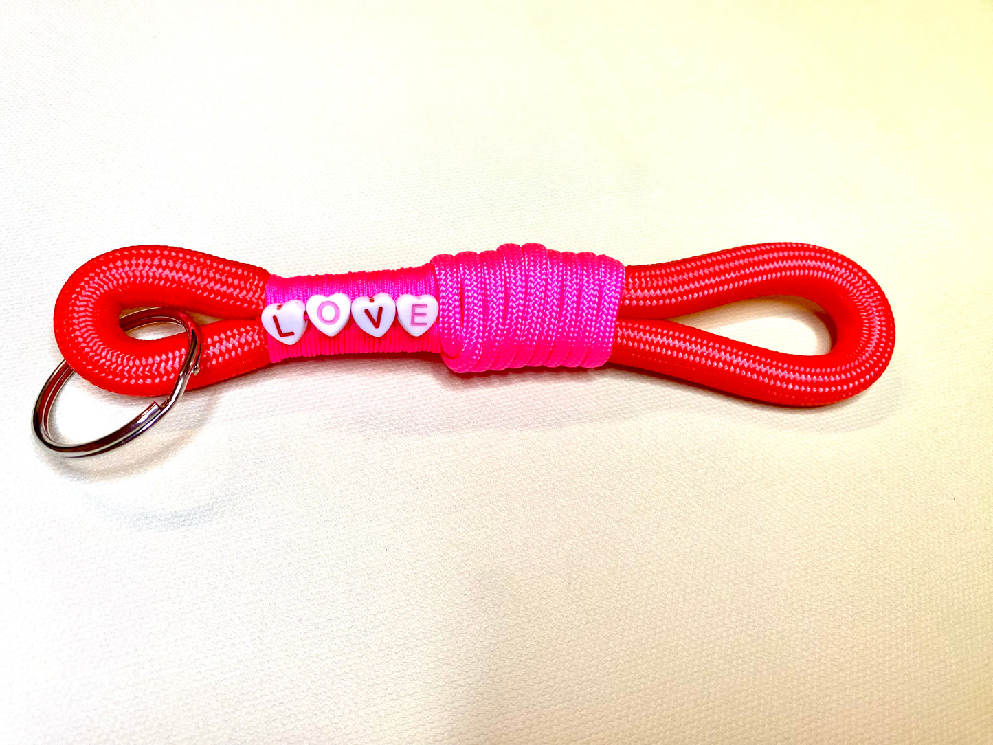 Handmade Schlüsselanhänger LOVE aus Paracord