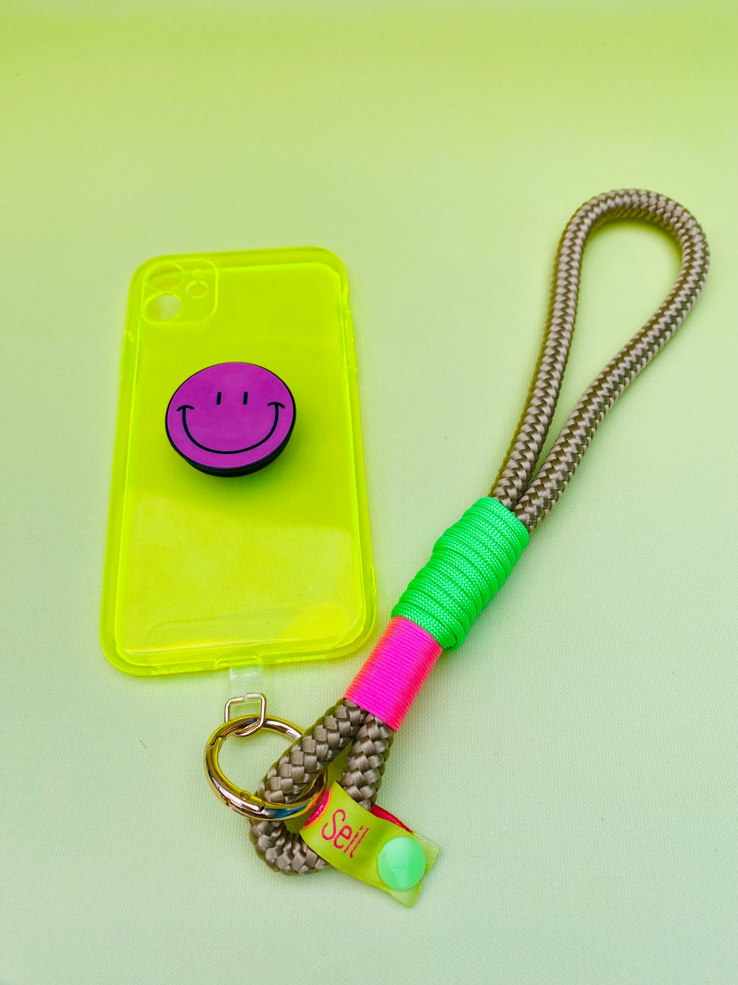 Handycharm und Schlüsselanhänger An Apple a day aus Paracord & Segeltau