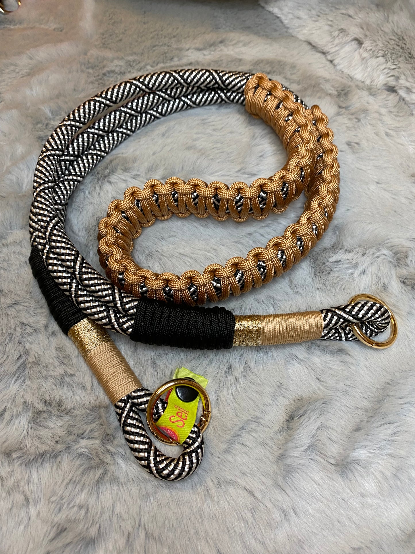 Taschengurt Schwarz-Weiß ganz elegant aus Paracord & Segeltau