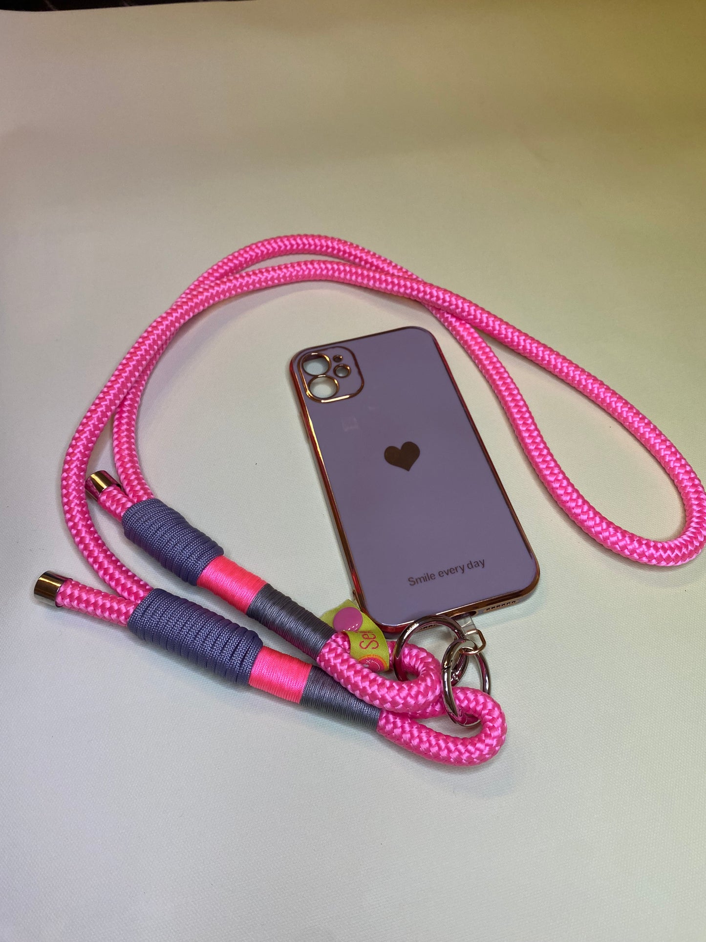 Handykette Pink loves grey aus Paracord & Segeltau